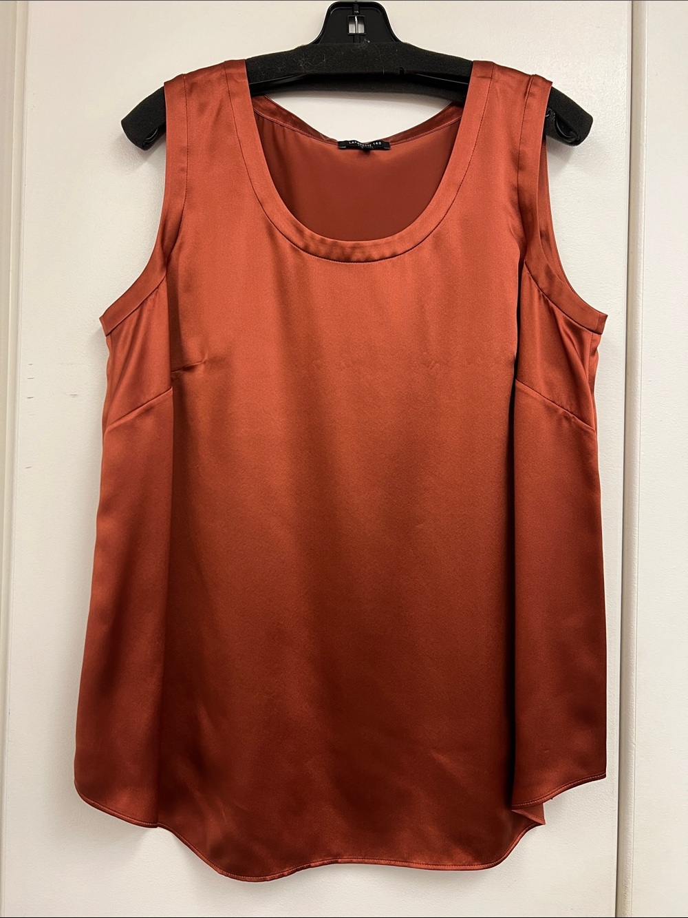 Lafayette 148 New York Silk Satin Shiny Scoop Neck Tank Top Cami with Darts